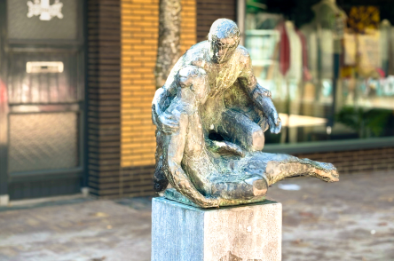 Foto van het beeld Bamhartige Samaritaan